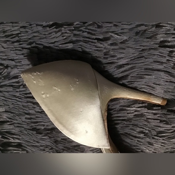 Badgley Mischka 8.5 Cream Satin Rhinestone Heels. *Scuffed - Picture 10 of 15